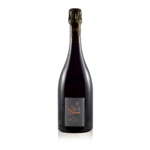 It is made in Senier style, which means it is 100% Pinot Noir. This rich and imaginative champagne gives off the impression of red fruits, the foam is very fine, with some animal nuances reminiscent of the Jubilee Chambertin. This wild, unbounded rose is one that you shouldn't miss, with outstanding personality and character.